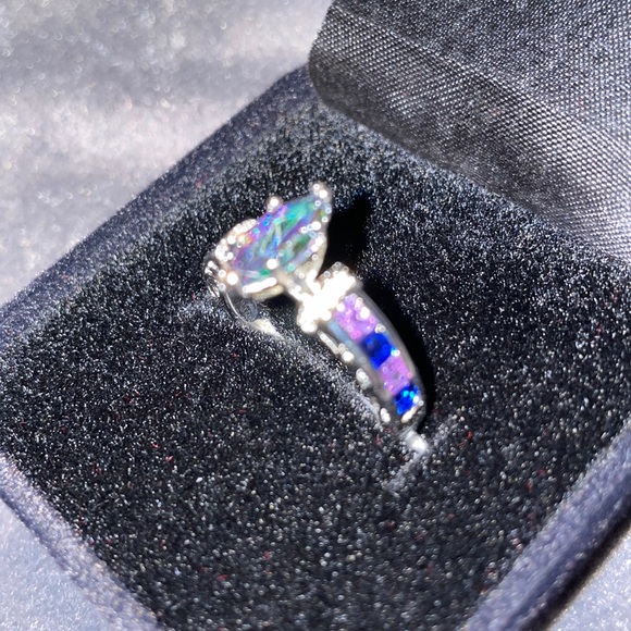 Beautiful, Marquis Cut sz 8 Tanzanite Ring w/Baguettes & Rhinestones!!! - Picture 6 of 10